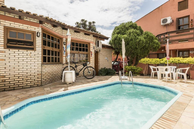 Imagem Casa com 3 Quartos à Venda, 219 m² em Cavalhada - Porto Alegre