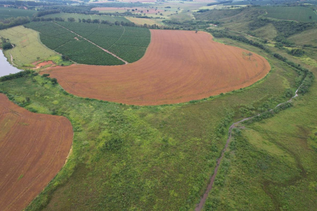 Imagem Fazenda à Venda, 48 m² em Zona Rural - Piumhi