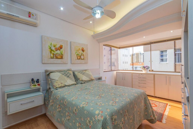 Imagem Imóvel com 3 Quartos à Venda, 157 m² em Menino Deus - Porto Alegre Imagem Imóvel com 3 Quartos à Venda, 157 m² em Menino Deus - Porto Alegre