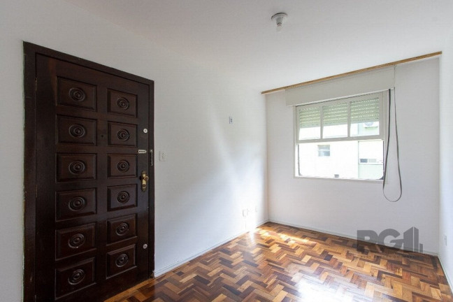 Imagem Imóvel com 3 Quartos à Venda, em Cristal - Porto Alegre Imagem Imóvel com 3 Quartos à Venda, em Cristal - Porto Alegre