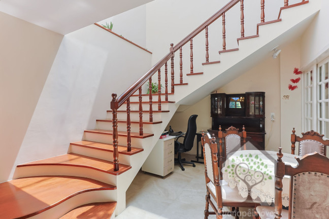 Imagem Casa com 4 Quartos à Venda, 295 m² em Trindade - Florianópolis Imagem Casa com 4 Quartos à Venda, 295 m² em Trindade - Florianópolis
