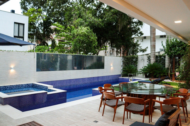 Imagem Casa com 4 Quartos à Venda, 450 m² em Jurerê - Florianópolis Imagem Casa com 4 Quartos à Venda, 450 m² em Jurerê - Florianópolis