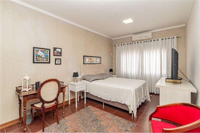 Imagem Imóvel com 3 Quartos à Venda,  em Vila Ipiranga - Porto Alegre