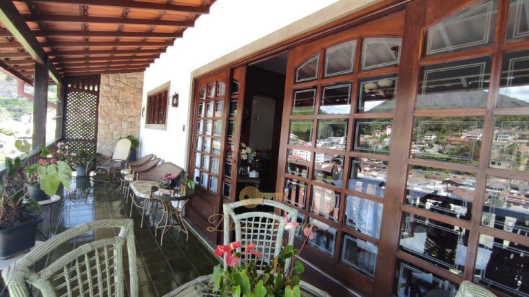 Imagem Casa com 6 Quartos à Venda, 700 m² em Tijuca - Teresópolis