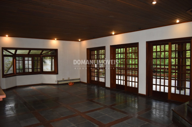 Imagem Casa com 6 Quartos à Venda, 530 m² em Região Do Atalaia - Campos Do Jordão