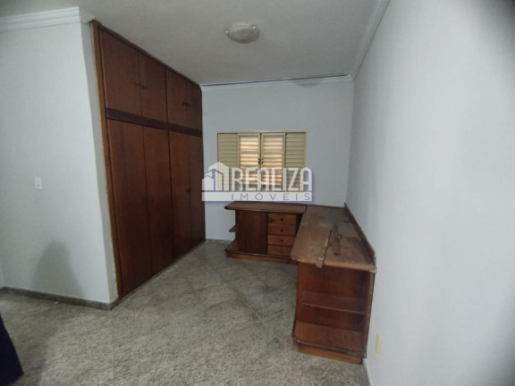 Imagem Casa com 3 Quartos à Venda, 180 m² em Conjunto Cássio Rezende - Uberaba Imagem Casa com 3 Quartos à Venda, 180 m² em Conjunto Cássio Rezende - Uberaba