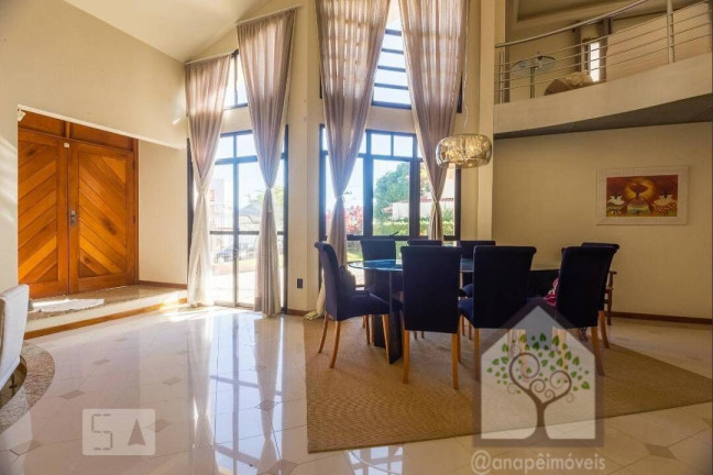 Imagem Casa com 5 Quartos à Venda, 330 m² em Itacorubi - Florianópolis Imagem Casa com 5 Quartos à Venda, 330 m² em Itacorubi - Florianópolis