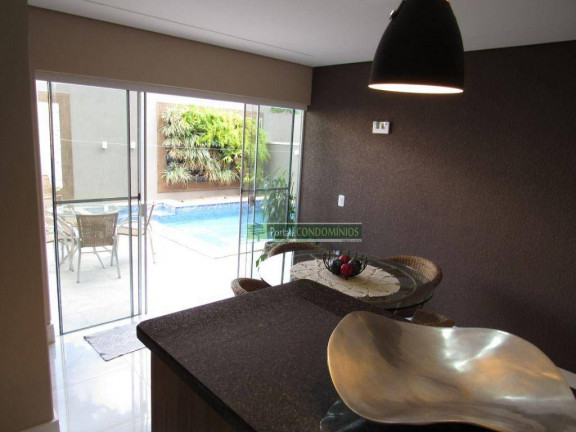 Imagem Casa com 4 Quartos à Venda, 330 m² em Santa Quitéria - Curitiba Imagem Casa com 4 Quartos à Venda, 330 m² em Santa Quitéria - Curitiba