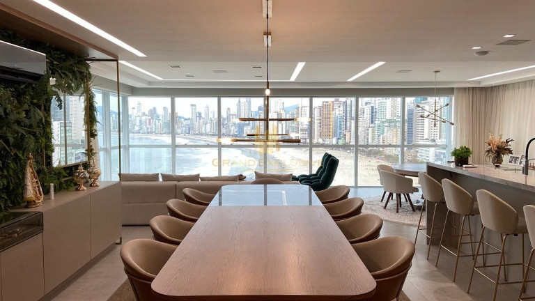 Imagem Apartamento com 4 Quartos à Venda, 286 m² em Pioneiros - Balneário Camboriú Imagem Apartamento com 4 Quartos à Venda, 286 m² em Pioneiros - Balneário Camboriú