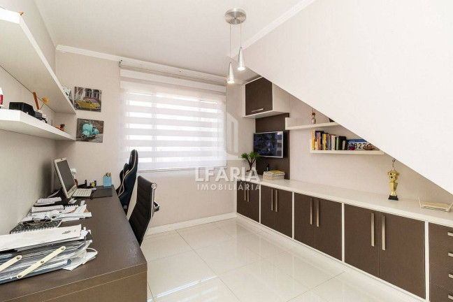 Imagem Casa com 4 Quartos à Venda, 600 m² em Boqueirão - Curitiba Imagem Casa com 4 Quartos à Venda, 600 m² em Boqueirão - Curitiba