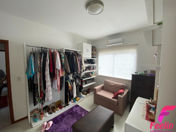 Imagem Casa com 3 Quartos à Venda, 141 m² em Carianos - Florianópolis Imagem Casa com 3 Quartos à Venda, 141 m² em Carianos - Florianópolis