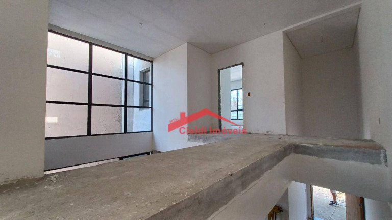 Imagem Sobrado com 3 Quartos à Venda, 218 m² em Iririú - Joinville