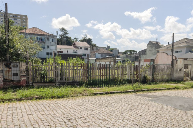Imagem Terreno à Venda, 1.317 m² em Santo Antônio - Porto Alegre Imagem Terreno à Venda, 1.317 m² em Santo Antônio - Porto Alegre