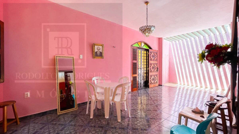 Imagem Casa com 7 Quartos à Venda, 300 m² Imagem Casa com 7 Quartos à Venda, 300 m²