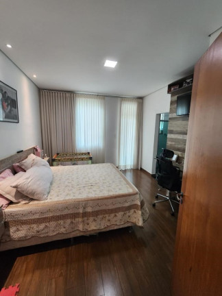 Imagem Casa com 3 Quartos à Venda, 140 m² em Cabral - Contagem