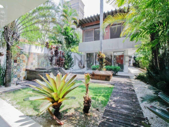 Imagem Casa com 3 Quartos à Venda, 334 m² em Jardim Europa - São Paulo Imagem Casa com 3 Quartos à Venda, 334 m² em Jardim Europa - São Paulo