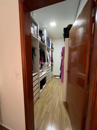 Imagem Casa com 3 Quartos à Venda, 192 m²
