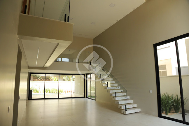 Imagem Casa com 4 Quartos à Venda, 299 m² em Condomínio Portal Do Sol Golfe Green - Goiânia Imagem Casa com 4 Quartos à Venda, 299 m² em Condomínio Portal Do Sol Golfe Green - Goiânia