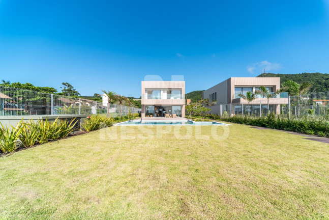 Imagem Casa à Venda, 458 m² em Praia Do Estaleiro - Balneario Camboriu Imagem Casa à Venda, 458 m² em Praia Do Estaleiro - Balneario Camboriu