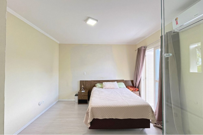 Imagem Casa com 3 Quartos à Venda, 210 m² em Hípica - Porto Alegre Imagem Casa com 3 Quartos à Venda, 210 m² em Hípica - Porto Alegre