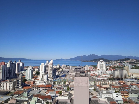 Imóvel com 3 Quartos à Venda,  em Kobrasol - São José