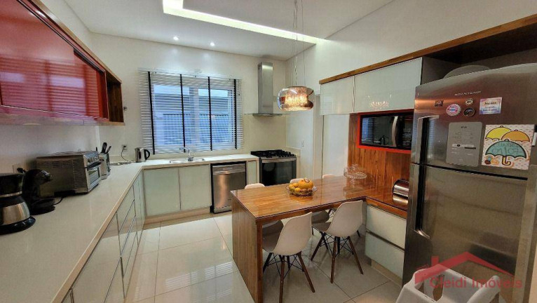Imagem Casa com 3 Quartos à Venda, 220 m² em Floresta - Joinville Imagem Casa com 3 Quartos à Venda, 220 m² em Floresta - Joinville