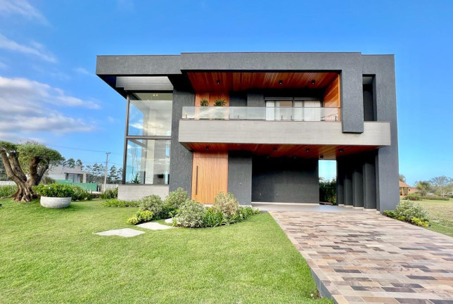 Imagem Casa com 4 Quartos à Venda, 319 m² em Arroio Teixeira - Capao Da Canoa Imagem Casa com 4 Quartos à Venda, 319 m² em Arroio Teixeira - Capao Da Canoa