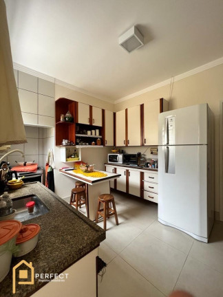 Imagem Casa com 3 Quartos à Venda, 250 m² em Estrada Tremembe - Taubaté Imagem Casa com 3 Quartos à Venda, 250 m² em Estrada Tremembe - Taubaté