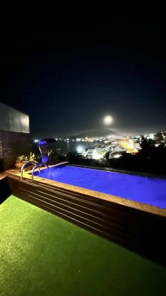Imagem Casa com 4 Quartos para Temporada,  em Bombinhas