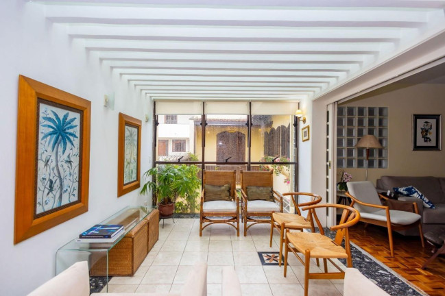 Imagem Casa com 4 Quartos à Venda, 381 m² em Jardim Social - Curitiba