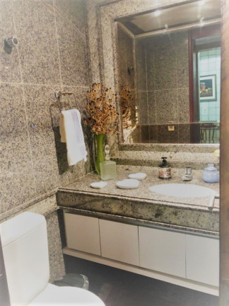 Imagem Apartamento com 4 Quartos à Venda, 220 m²