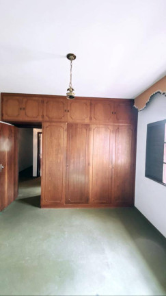 Imagem Casa com 3 Quartos à Venda, 330 m² em Botucatu