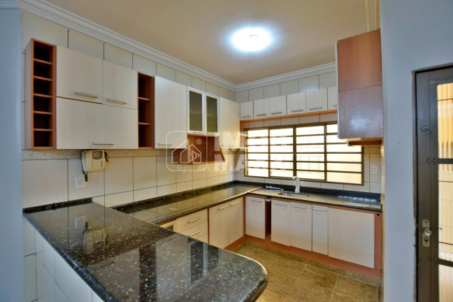 Imagem Casa com 3 Quartos à Venda, 128 m² em Guará Ii - Brasília