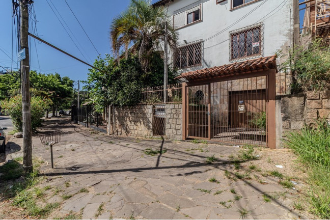 Imagem Casa com 6 Quartos à Venda, 210 m² em Passo Da Areia - Porto Alegre