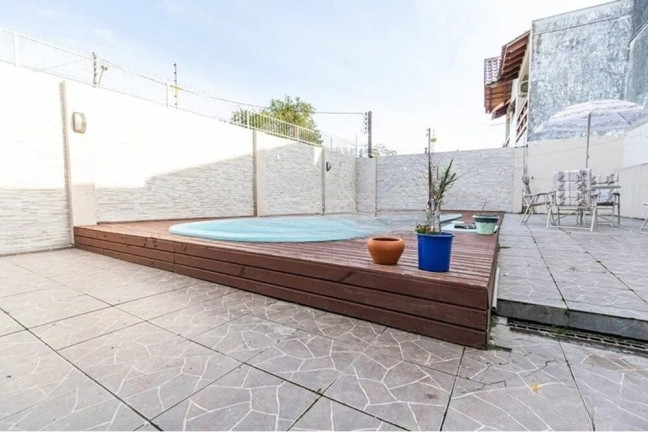 Imagem Casa com 4 Quartos à Venda, 239 m² em Nonoai - Porto Alegre