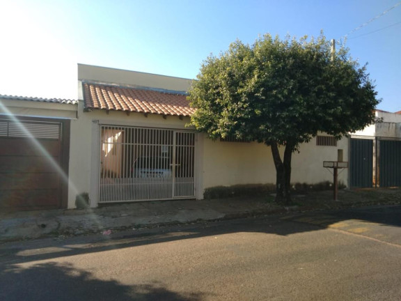 Casa com 4 Quartos à Venda,  em Centro - Getulina