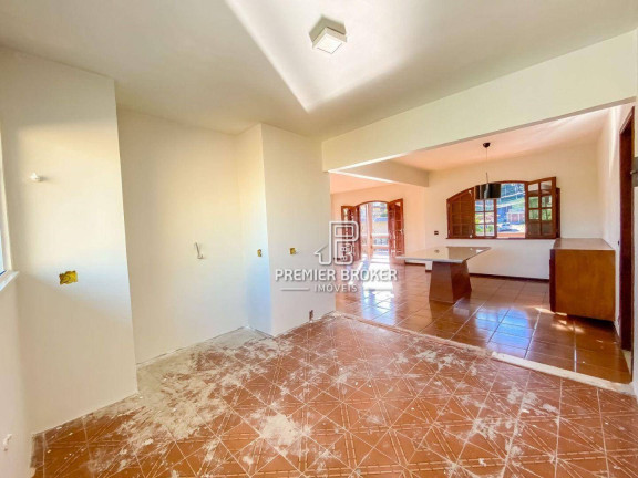 Imagem Casa com 3 Quartos à Venda ou Locação, 196 m² em Golfe - Teresópolis