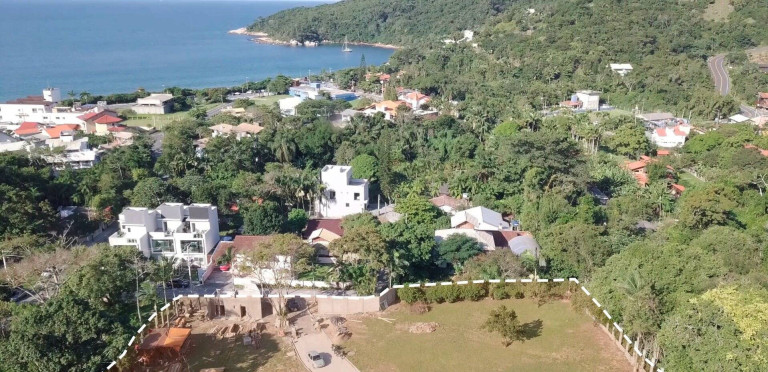 Imagem Casa com 3 Quartos à Venda, 258 m² em Taquaras - Balneário Camboriú Imagem Casa com 3 Quartos à Venda, 258 m² em Taquaras - Balneário Camboriú