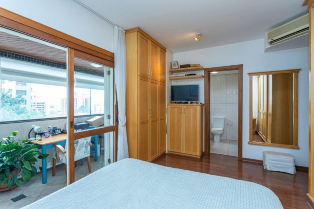 Imagem Imóvel com 3 Quartos à Venda, 144 m² em Rio Branco - Porto Alegre Imagem Imóvel com 3 Quartos à Venda, 144 m² em Rio Branco - Porto Alegre