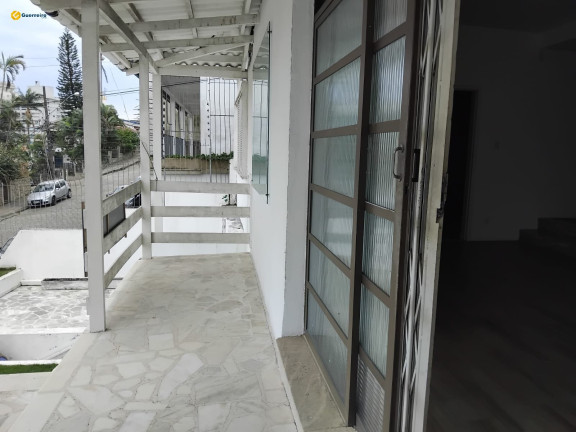 Imagem Casa com 3 Quartos à Venda, em Centro - Florianópolis Imagem Casa com 3 Quartos à Venda, em Centro - Florianópolis