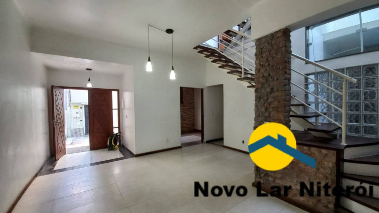 Foto do imóvel Casa com 4 Quartos à Venda, 220 m² em Ingá - Niterói