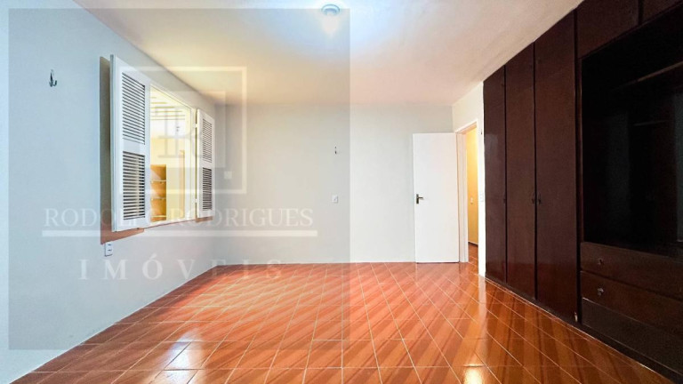 Imagem Casa com 3 Quartos à Venda, 210 m² Imagem Casa com 3 Quartos à Venda, 210 m²
