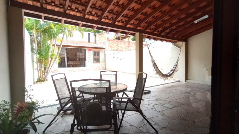 Imagem Casa com 3 Quartos à Venda, 220 m² em Espírito Santo - Porto Alegre