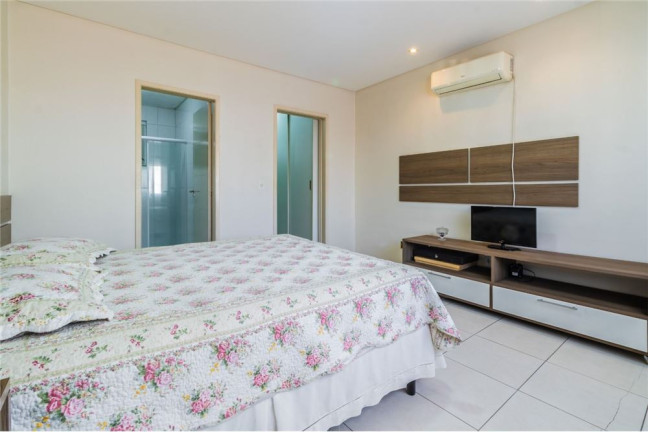 Imagem Casa com 4 Quartos à Venda, em Brás - São Paulo Imagem Casa com 4 Quartos à Venda, em Brás - São Paulo
