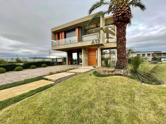 Casa com 5 Quartos à Venda, 457 m² em Centro - Xangri-lá