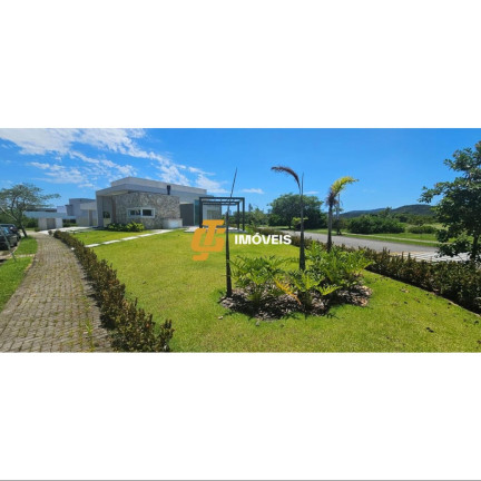 Imagem Casa com 4 Quartos à Venda, 370 m² em Centro - Camboriú Imagem Casa com 4 Quartos à Venda, 370 m² em Centro - Camboriú