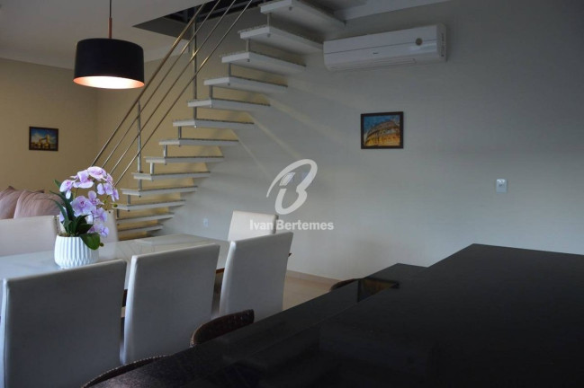 Imagem Casa com 4 Quartos para Temporada, em Canto Grande - Bombinhas Imagem Casa com 4 Quartos para Temporada, em Canto Grande - Bombinhas