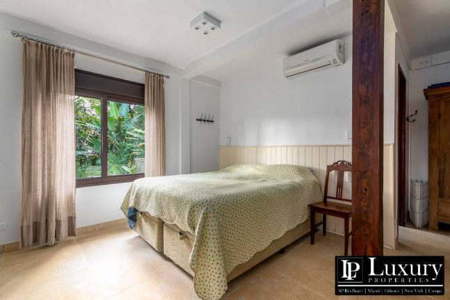Imagem Casa de Condomínio com 7 Quartos à Venda, em Iporanga - Guarujá Imagem Casa de Condomínio com 7 Quartos à Venda, em Iporanga - Guarujá