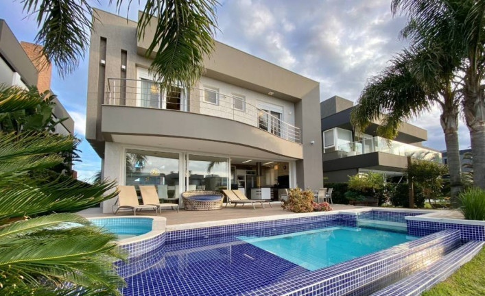 Imagem Casa de Condomínio com 5 Quartos à Venda, 300 m² em Centro - Xangri-lá