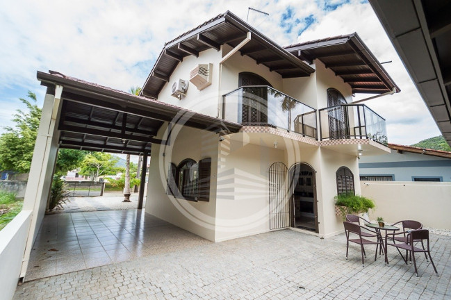 Casa com 3 Quartos à Venda, 160 m² em Morrinhos - Bombinhas